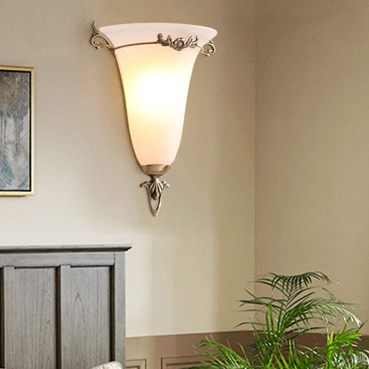 Vivolux | Traditionelle Trompeten Wandmontage Beleuchtung Frosted Glas 1 Kopf Wandlampe in Messing
