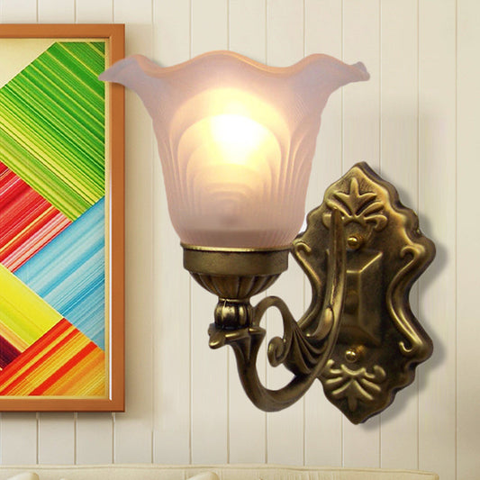 Vivolux | Bronzen Bloemen Wandlamp Traditionele Witte Glazen Schaduw 1-Licht Woonkamer Wandlamp met Bochtige Arm