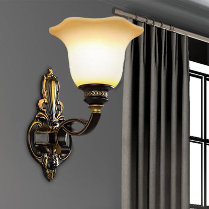 Vivolux | Schwarze Blossom Wandmontierte Lampe Traditionelle Weiße Glas Schirm 1/2-Licht Schlafzimmer Wand Scone mit Metall Kurvigen Arm