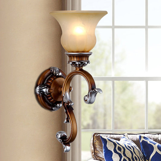 Vivolux | Traditionele Uitlopende Wandlamp 1-Kop Frosted Glass Wandlamp met Gebogen Arm in Messing voor de Woonkamer