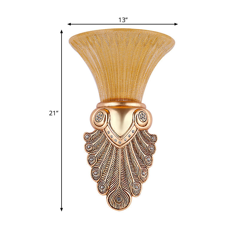 Vivolux | Amber Flared Wandlampe Antik Prismenglas 1 Licht Schlafzimmer Wandleuchte mit Gold Pfauen Schwanz Basis, 10"/13" Breit