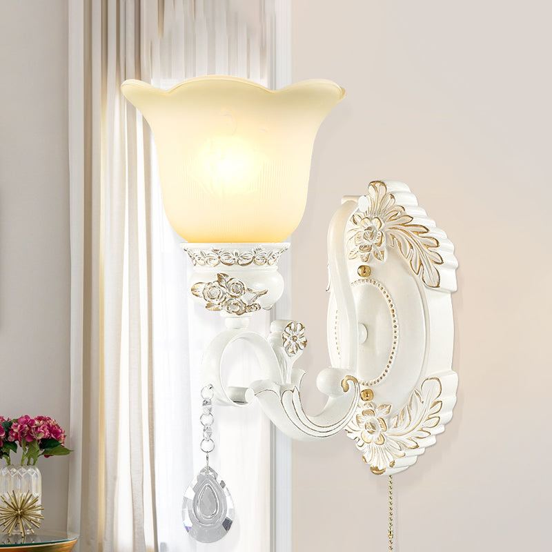 Vivolux | Gekartelde Witte Glas Wandlamp Traditioneel 1/2 Lichten Wandlamp met Irriserende Resin Achterplaat