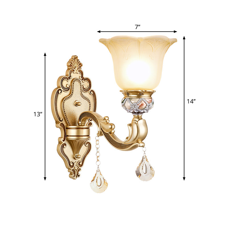 Vivolux | 1 Licht Petal Wandmontageverlichting met Gegraveerde Arm Vintage Witte Glas Wandlamp in Gouden Afwerking