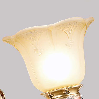 Vivolux | 1 Licht Petal Wandmontageverlichting met Gegraveerde Arm Vintage Witte Glas Wandlamp in Gouden Afwerking