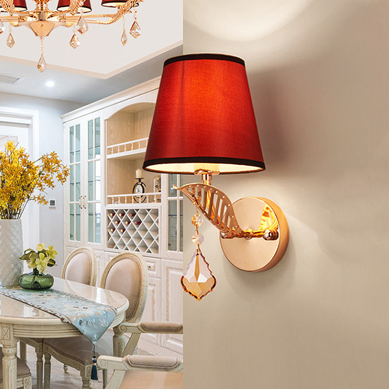 Vivolux | Stof Witte/Rode/Blauwe Wandlamp Tapered Bell 1-Lichts Traditionele Wandlamp voor Slaapkamer met Kristallen Ddrop