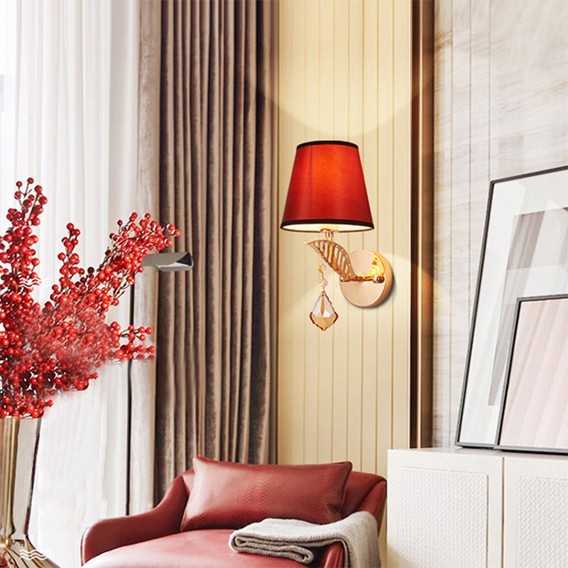 Vivolux | Stof Witte/Rode/Blauwe Wandlamp Tapered Bell 1-Lichts Traditionele Wandlamp voor Slaapkamer met Kristallen Ddrop