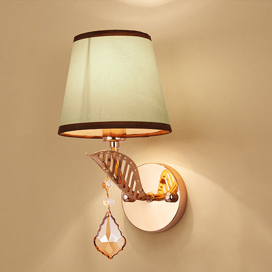 Vivolux | Stof Witte/Rode/Blauwe Wandlamp Tapered Bell 1-Lichts Traditionele Wandlamp voor Slaapkamer met Kristallen Ddrop