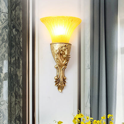 Vivolux | Witte/Goude Gegraveerde Wandlamp Kolonisatie Metaal 1 Lamp Wandverlichting Fixture met Uitlopende Amber Glazen Kap