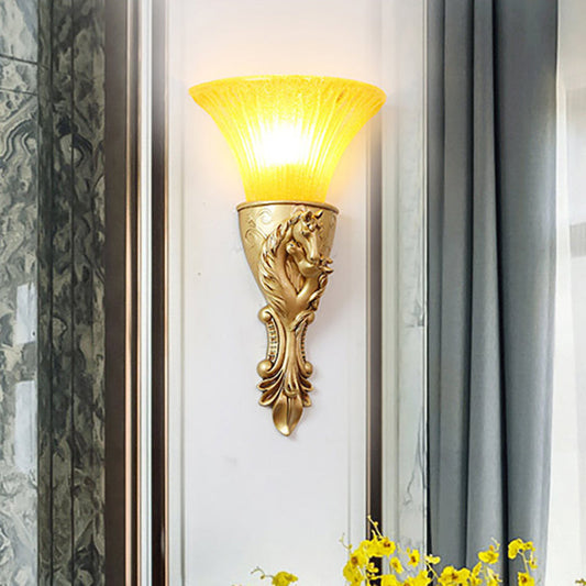 Vivolux | Witte/Goude Gegraveerde Wandlamp Kolonisatie Metaal 1 Lamp Wandverlichting Fixture met Uitlopende Amber Glazen Kap