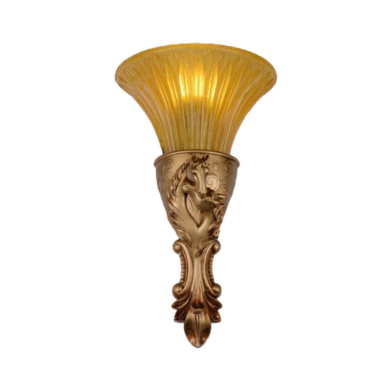 Vivolux | Witte/Goude Gegraveerde Wandlamp Kolonisatie Metaal 1 Lamp Wandverlichting Fixture met Uitlopende Amber Glazen Kap