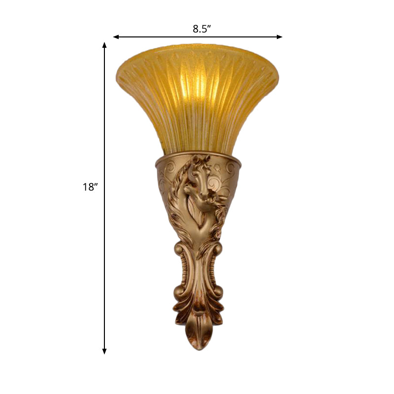 Vivolux | Witte/Goude Gegraveerde Wandlamp Kolonisatie Metaal 1 Lamp Wandverlichting Fixture met Uitlopende Amber Glazen Kap