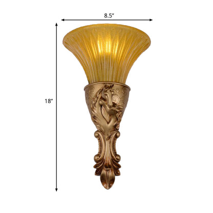 Vivolux | Witte/Goude Gegraveerde Wandlamp Kolonisatie Metaal 1 Lamp Wandverlichting Fixture met Uitlopende Amber Glazen Kap