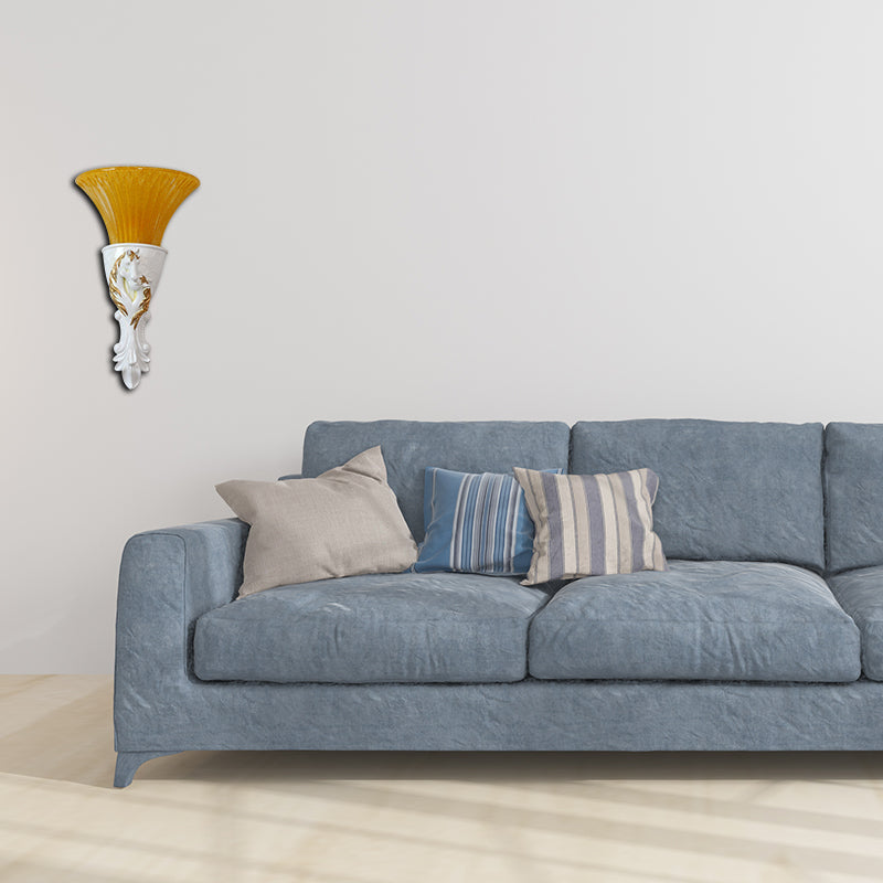 Vivolux | Witte/Goude Gegraveerde Wandlamp Kolonisatie Metaal 1 Lamp Wandverlichting Fixture met Uitlopende Amber Glazen Kap