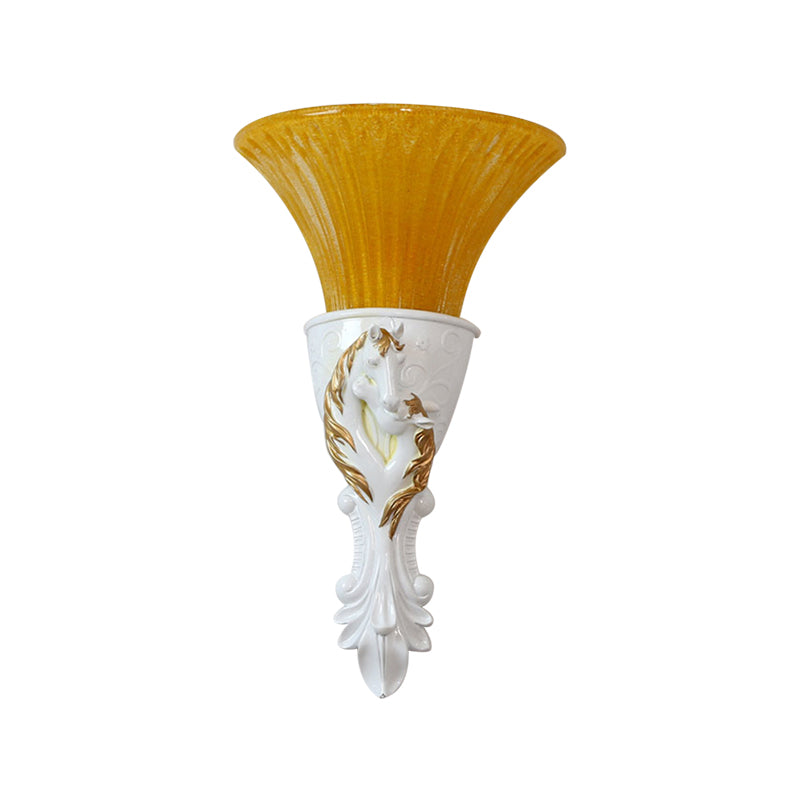 Vivolux | Witte/Goude Gegraveerde Wandlamp Kolonisatie Metaal 1 Lamp Wandverlichting Fixture met Uitlopende Amber Glazen Kap
