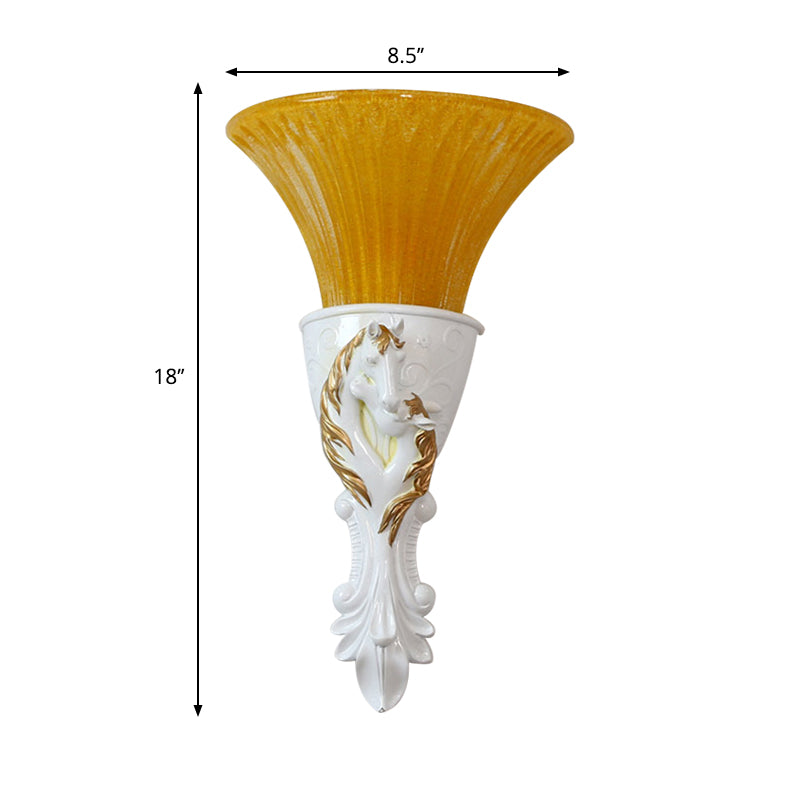 Vivolux | Witte/Goude Gegraveerde Wandlamp Kolonisatie Metaal 1 Lamp Wandverlichting Fixture met Uitlopende Amber Glazen Kap