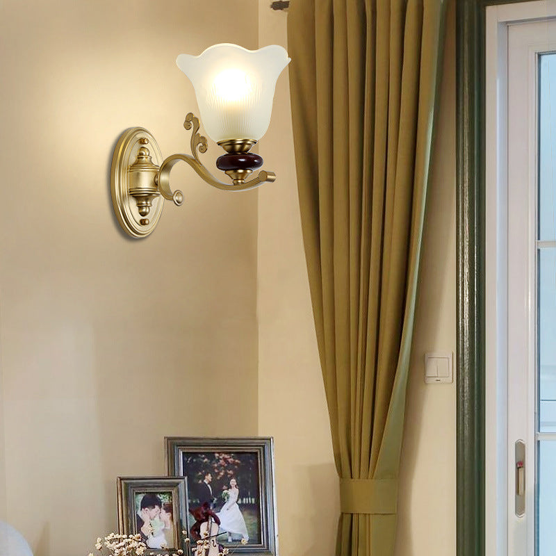 Vivolux | 1/2-Bulb Sconces Licht Fixture mit Petal Shade Frosted Glass Traditionell Stilvoll Schlafzimmer Wandmontierte Licht in Gold