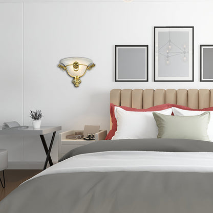 Vivolux | 1 Glühbirne Trompeten Wandlampe Kolonial Opalglas Wandleuchte mit Kupfer/Messing Löwenmetall Dekor für Nachttisch