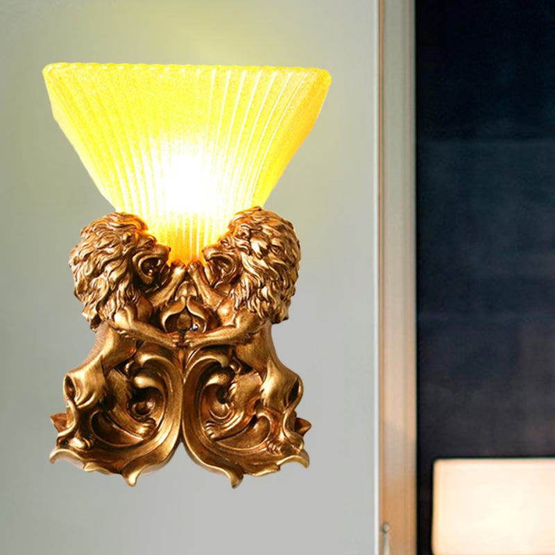 Vivolux | Vintage Flared Wandleuchte 1 Licht Gelbes Geripptes Glas Wandmontierte Lampe mit Messingfinish Harzlöwe