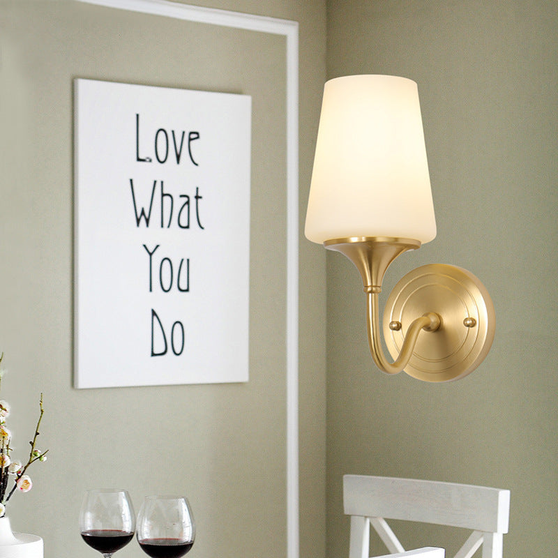 Vivolux | 1/2-bowl kegelvormige schaduw wandlamp hedendaagse stijl witte glazen wandkandelaar verlichting in brons voor slaapkamer