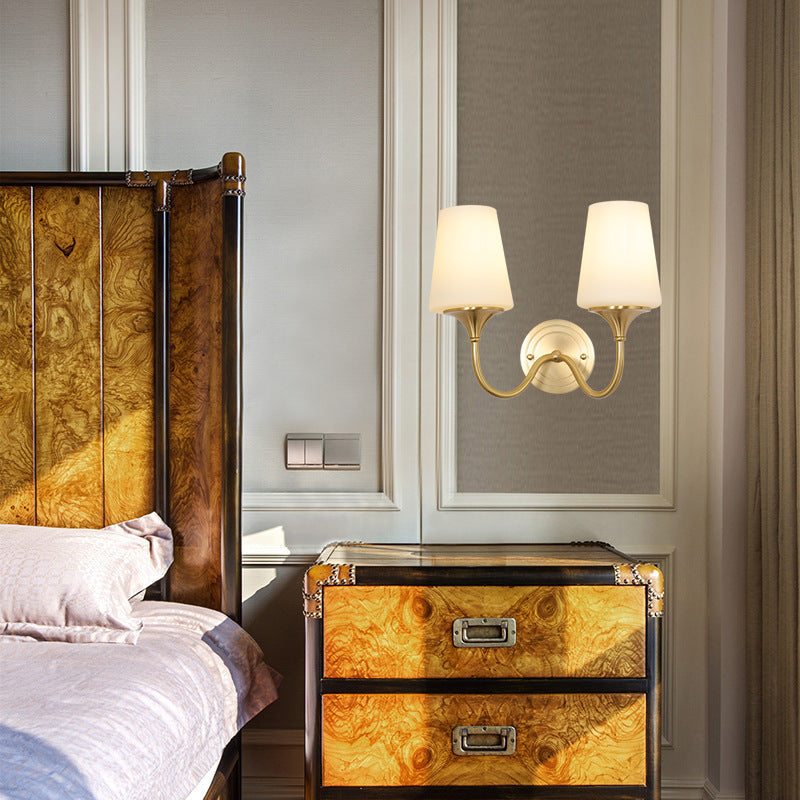 Vivolux | 1/2-bowl kegelvormige schaduw wandlamp hedendaagse stijl witte glazen wandkandelaar verlichting in brons voor slaapkamer