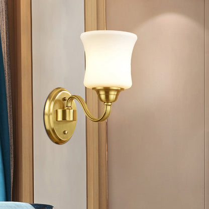 Vivolux | Zylinder Schirm Schlafzimmer Wandmontage Licht Traditioneller Stil Milchglas 1/2-Licht Messingfinish Wandlampe