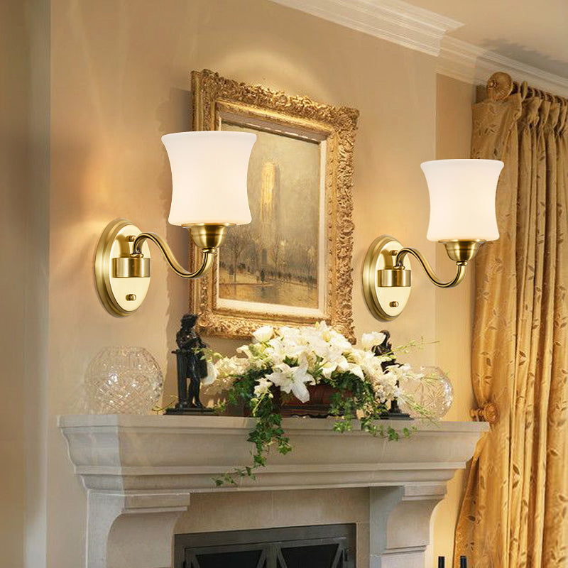Vivolux | Zylinder Schirm Schlafzimmer Wandmontage Licht Traditioneller Stil Milchglas 1/2-Licht Messingfinish Wandlampe
