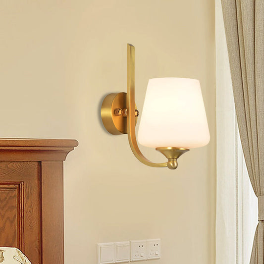 Vivolux | 1 Glühbirnen Wandleuchte mit konischem Schirm Milchglas Moderne stilvolle Schlafzimmer Wandlampe aus Messing