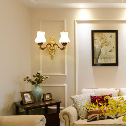 Vivolux | Bell Woonkamer Wandlamp Traditioneel Stylish Melkglas en Metaal 1/2-Kop Gouden Afwerking Wandlamp