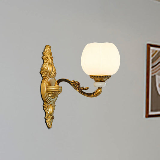 Vivolux | Vintage Style Globe Wandlamp Scone 1/2-Licht Melkglas en Metalen Wandlamp in Goud voor Corridor