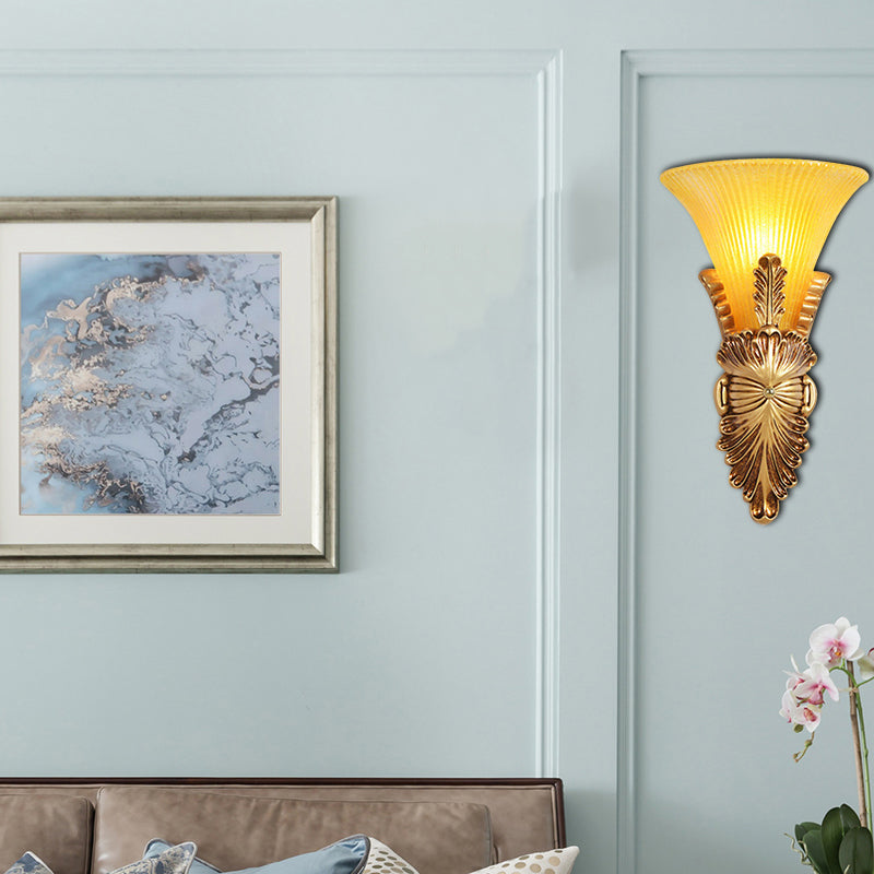 Vivolux | 1 Kopf Wandlampe mit Glockenschirm gelbes Glas und Harz Lodge Stil Schlafzimmer Wand Sconce in Gold
