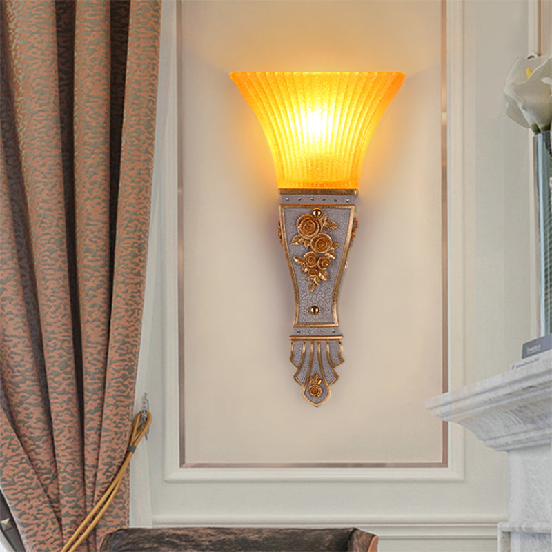 Vivolux | 1 Wandleuchte Modern Stil Ausladender Schirm Gelbes Glas und Harz Wandmontage Licht in Gold/Weiß