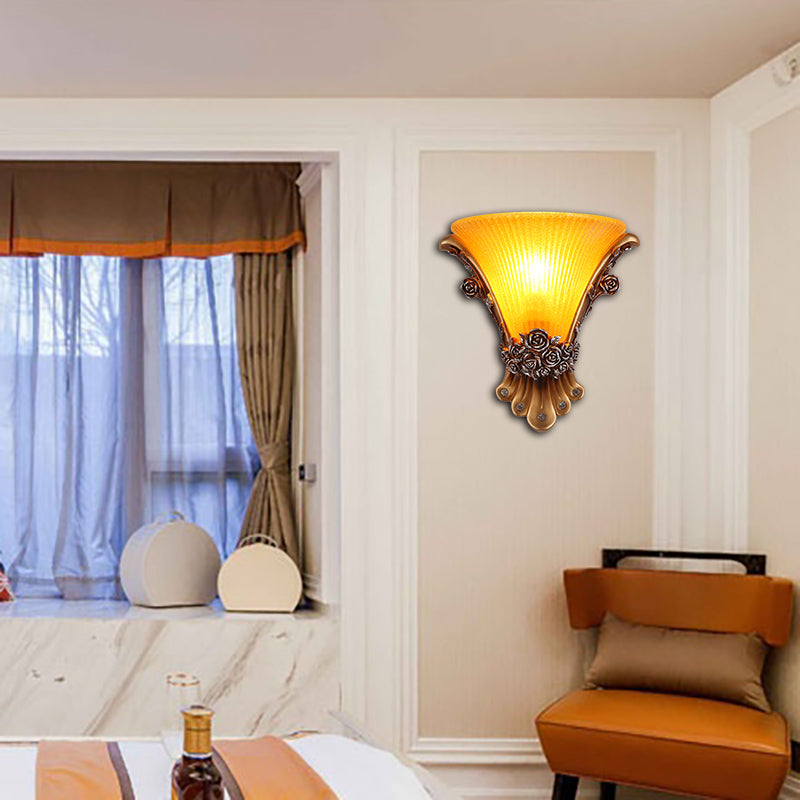 Vivolux | 1 Licht Wandlamp met Uitlopende Kap Geel Glas Modernistische Stijl Slaapkamer Wandlamp Wandlicht met Rozen Deco