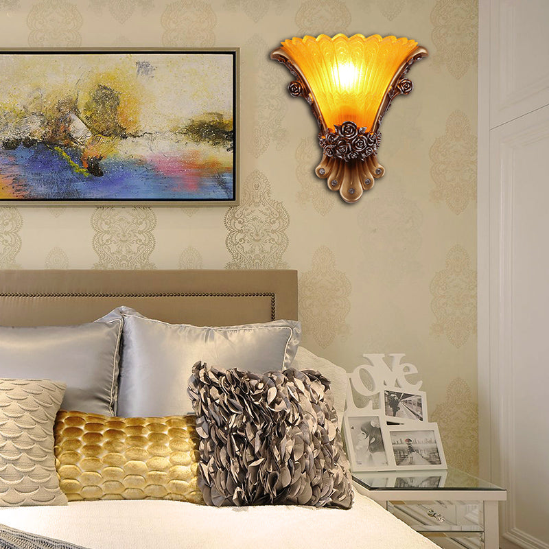 Vivolux | 1 Licht Wandlamp met Uitlopende Kap Geel Glas Modernistische Stijl Slaapkamer Wandlamp Wandlicht met Rozen Deco