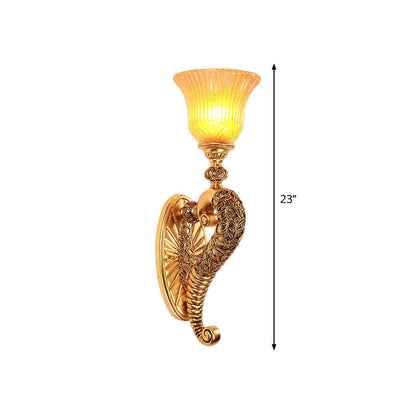 Vivolux | Retro stijl bell wandlamp 1 gloeilamp amber glazen wandverlichting met bronzen/gouden gebogen arm voor slaapkamer