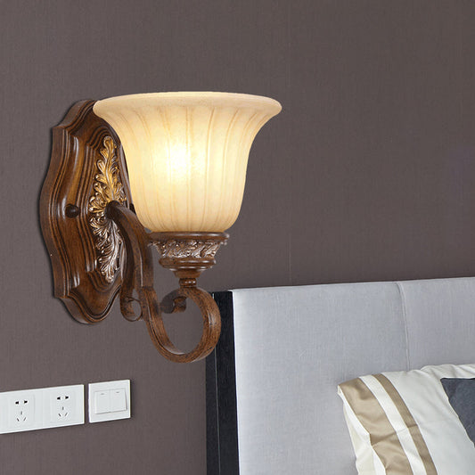 Vivolux | Glockenmetall Wandbeleuchtung Traditionelle 1 Licht Esszimmer Wandleuchte in Braun mit opalem geripptem Glasschirm