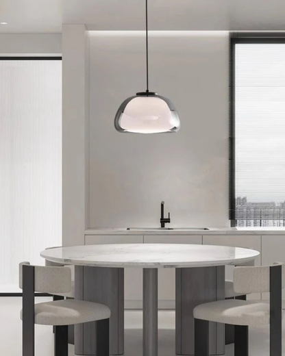 Vivolux | Elegante Lampe in Form einer Glaskuppel mit Kristallakzent