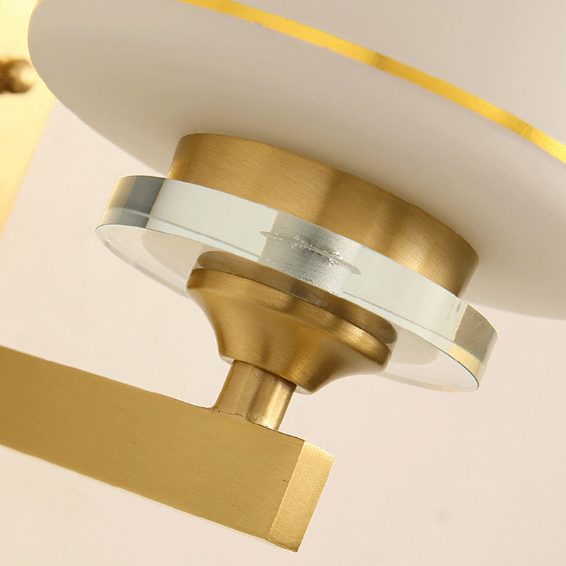 Vivolux | Einzelzylinder-Wandlampe Traditionelle Opal-Mattglas-Wandleuchte in Gold mit Swastika-Element