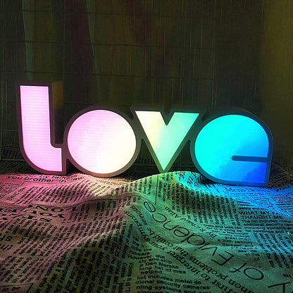 Vivolux | Moderne Art Deco wasserdichte PS LOVE Buchstaben LED Tischlampe für das Schlafzimmer