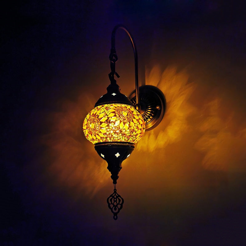 Vivolux | Dekoratieve Globe Wandlamp Licht 1 Hoofd Multikleurig Glas-in-lood Wandverlichtingsarmatuur in Geel/Groen/Goud