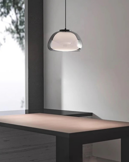 Vivolux | Elegante Lampe in Form einer Glaskuppel mit Kristallakzent