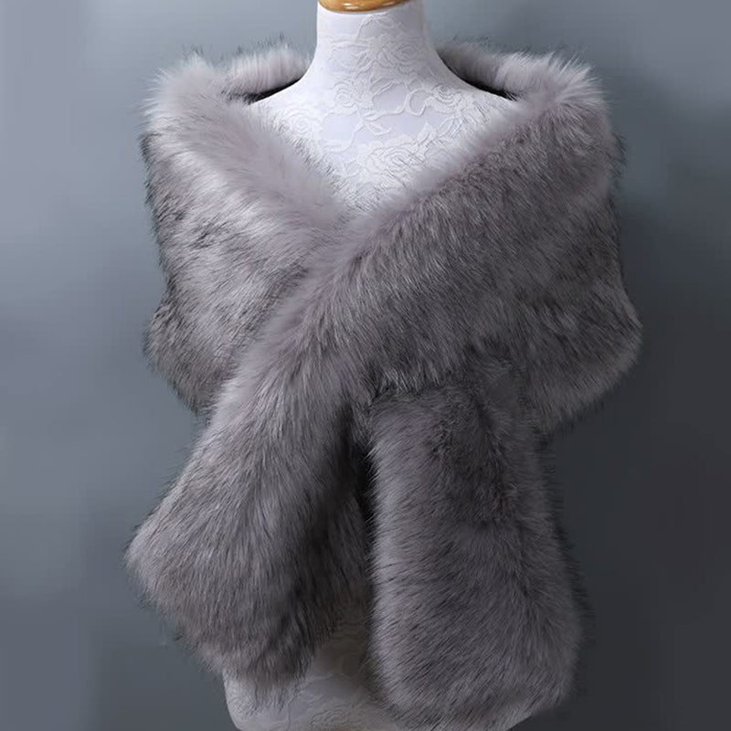 Großer Schal aus Kunstpelz