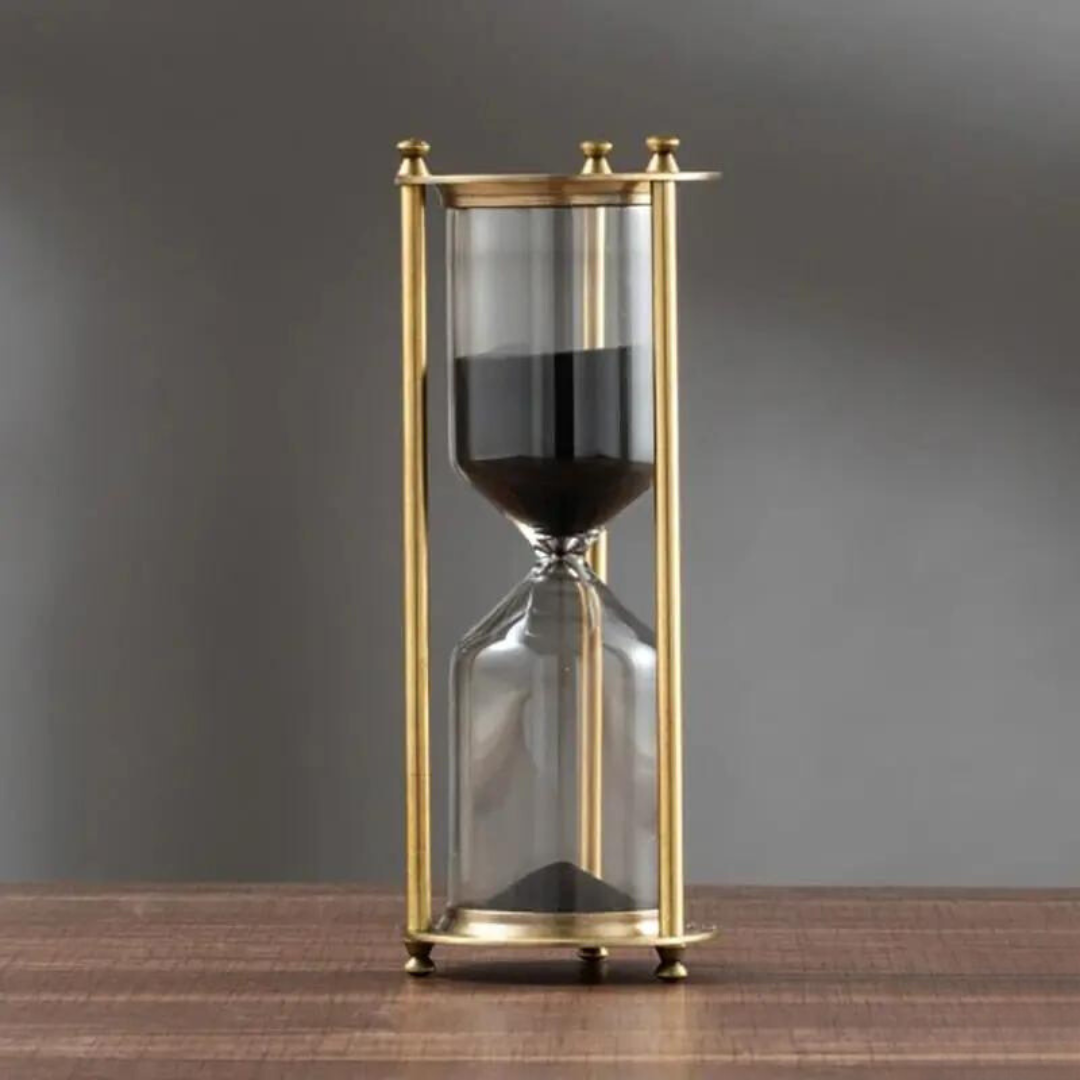 Vivolux | Antike Sanduhr aus Messing mit violettem Sand