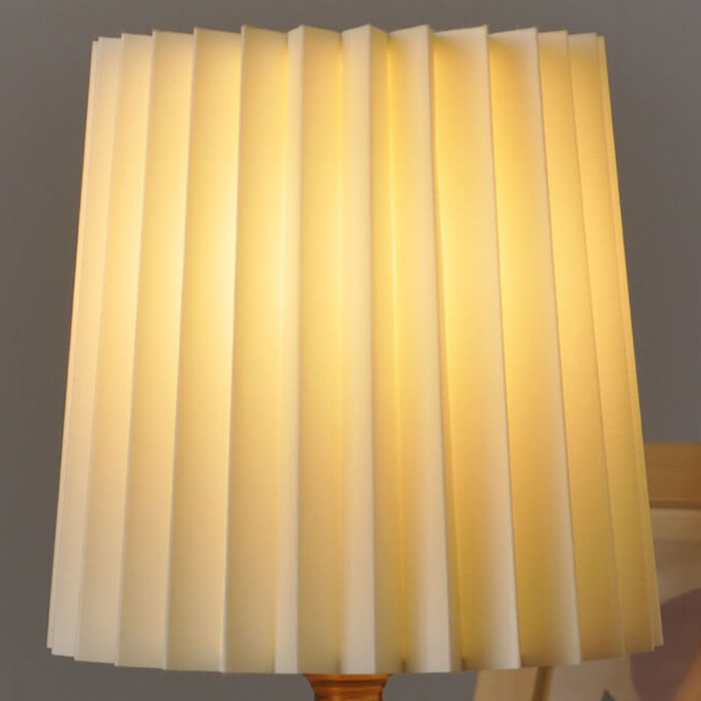 Vivolux | Vintage Korean Plissee Säule Massivholz Basis 1-Licht Tischlampe