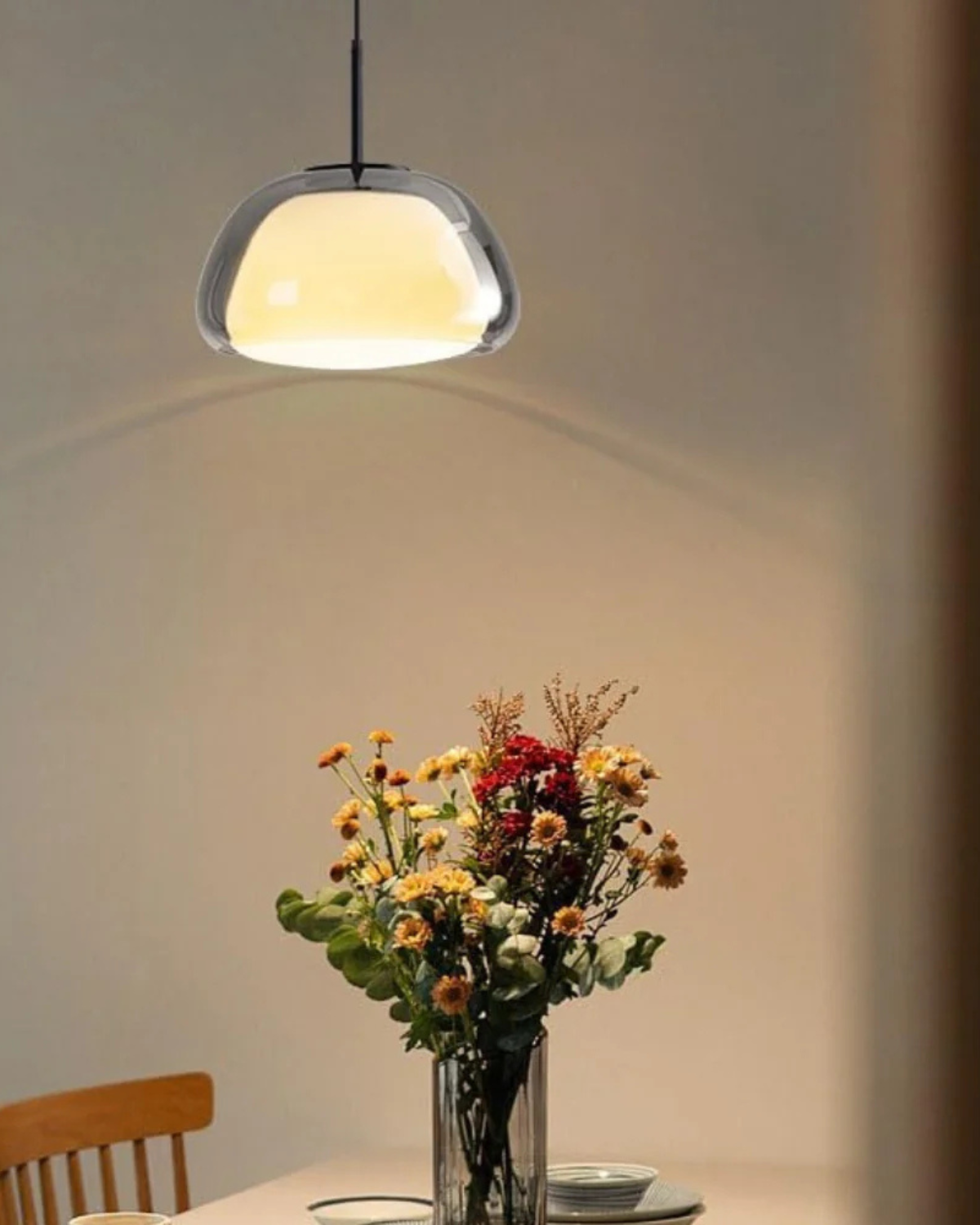 Vivolux | Elegante Lampe in Form einer Glaskuppel mit Kristallakzent