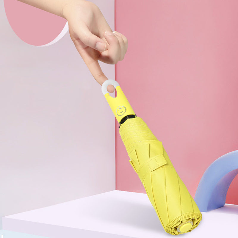 Dreifacher, selbstöffnender und einziehbarer Regenschirm mit Schnalle