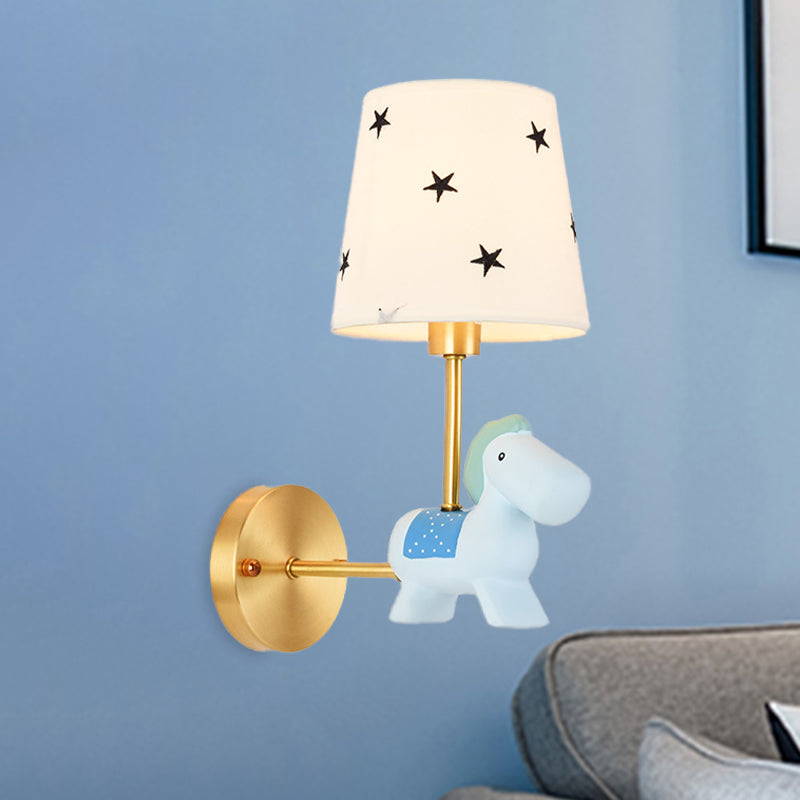 Vivolux | Blau/Rosa Trojanisches Pferd Wandlampe Kinder 1 Kopf Harz LED Wandlampe mit Fässern Stern/Punkt Stoffschirm