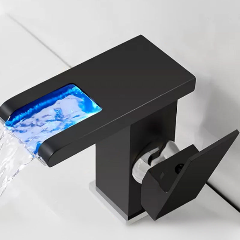 Vivolux | Moderner Wasserfallauslauf Waschbeckenarmatur mit LED Messing Waschbeckenarmatur