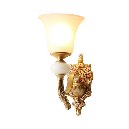 Vivolux | Opal Glas Bel Up Wandlamp Traditioneel 1-Lichts Trap Wandmontage Lichtarmatuur in Messing