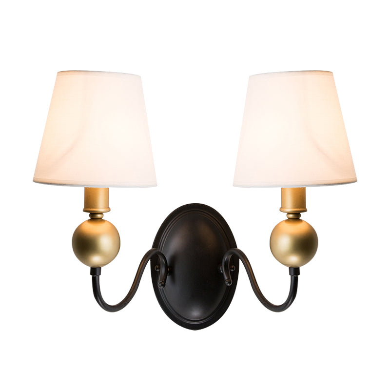 Vivolux | Tapered Fabric Wand Sconces Licht Landelijk 1/2-Bulb Slaapkamer Wandmontage Verlichting in Wit/Beige met Gebogen Arm
