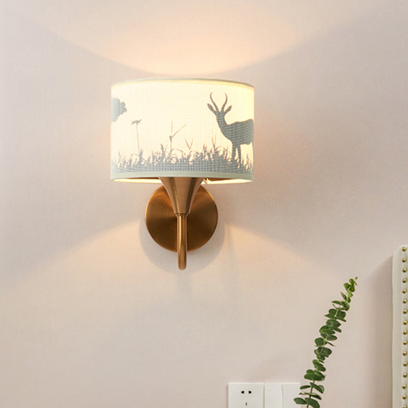 Vivolux | Stoffe Trommel Wandmontage Beleuchtung Klassisch 1 Licht Schlafzimmer Hirsch/Blatt Muster Wandlampe aus Messing mit Schwanenhalsarm
